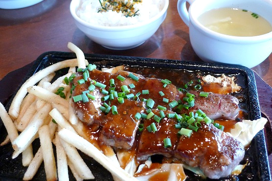 横浜ベイクォーター　ハワイ料理「アロハテーブル（AlohaTable）」ステーキ